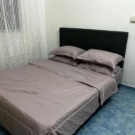 Manjung Modern + Cozy Terrace Home Lumut Exterior photo
