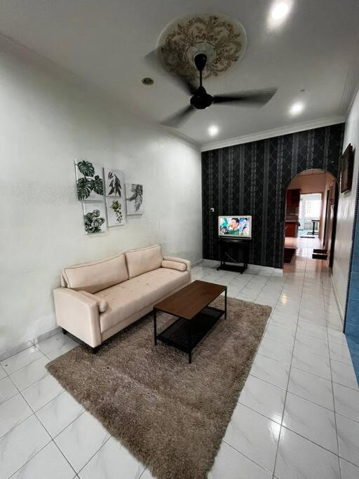 Manjung Modern + Cozy Terrace Home Lumut Exterior photo